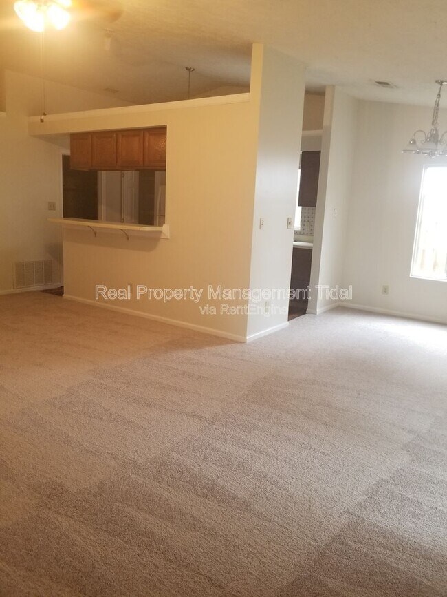 Foto del edificio - 467 Springmont Ct