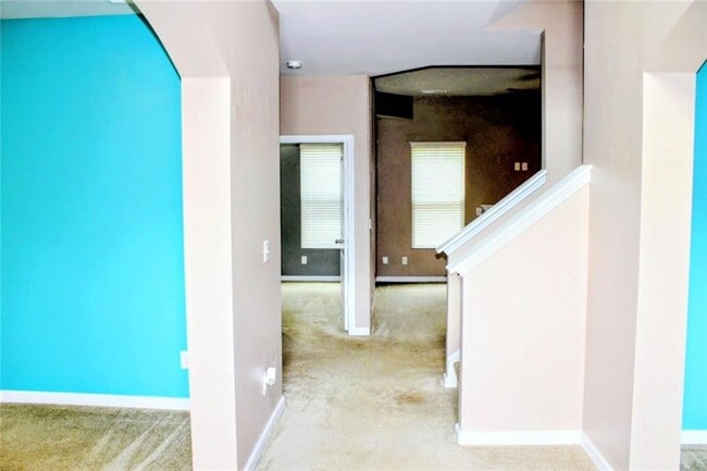 Building Photo - 30 Hillside Oak Ln