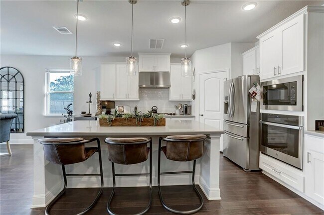 Building Photo - 3208 Bravo Dr