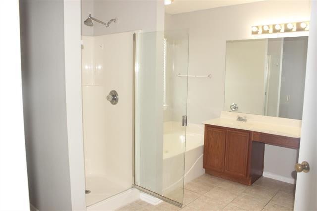 Building Photo - 1225 Lake Haven Dr