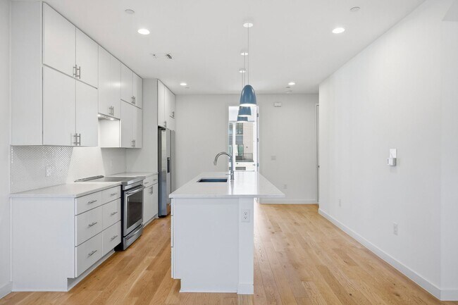 Foto del edificio - Experience Sophisticated East Austin Living with Modern Style & Private Garage!