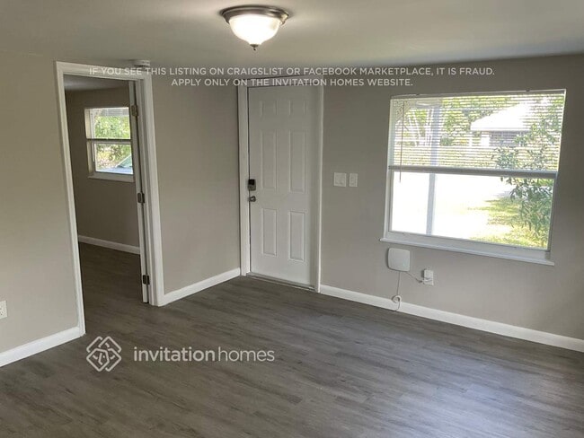 Building Photo - 202 NW 3rd St