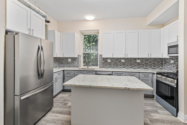 Foto del edificio - 1345 N Maplewood Ave