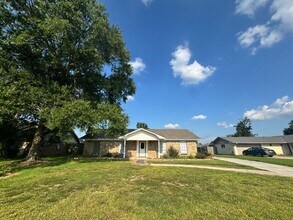 Building Photo - 1415 Forest Ln