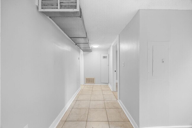 Building Photo - 112 E Anderson St