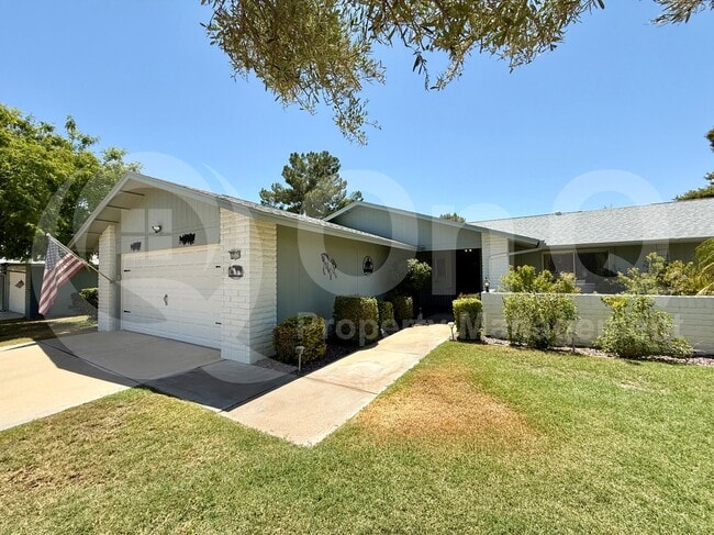 Foto del edificio - 12527 W Prospect Dr