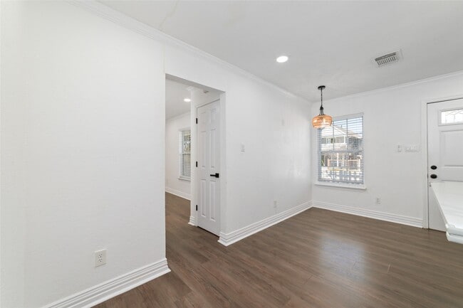 Foto del edificio - 802 E 33rd St