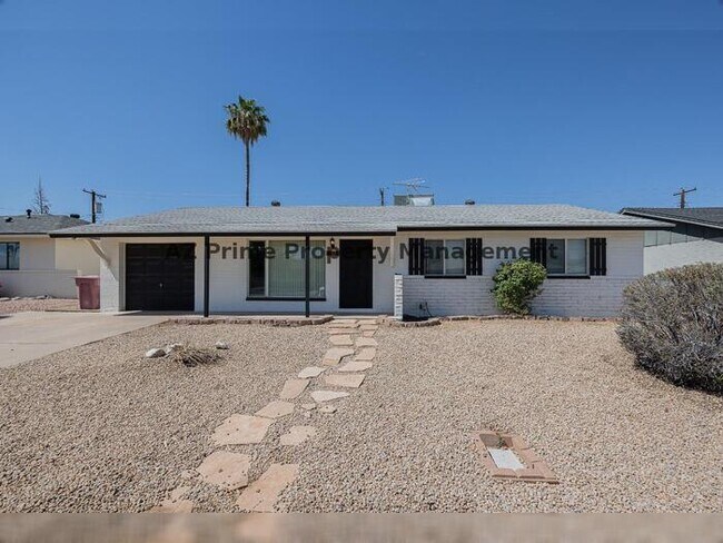 Building Photo - 8614 E Palm Ln