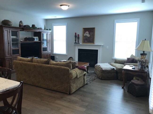 Foto del edificio - 109 Tree Hill Ln