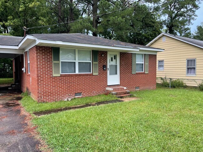 Duplex with Carport - 334 E 10th St