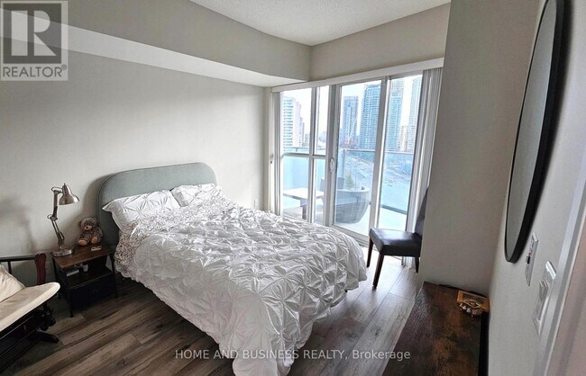 Building Photo - 60 Absolute Ave