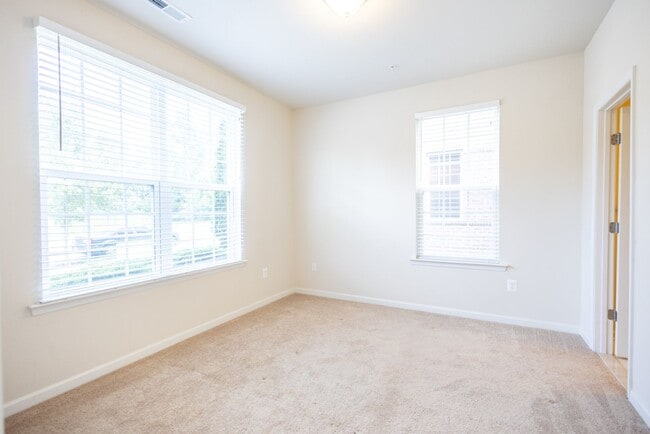 Photo - Beautiful 3 BR/3 BA EOG Townhome in Capito...