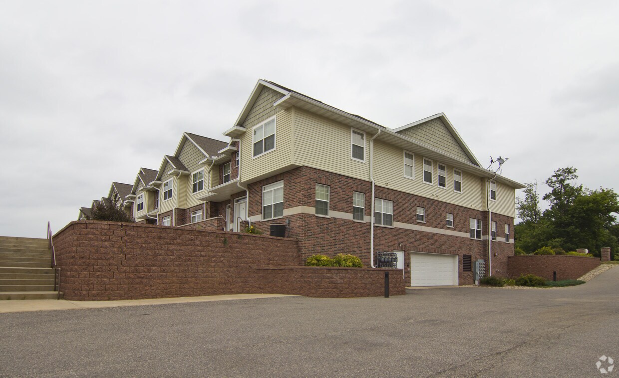 Building Photo - 2545 Airport Rd