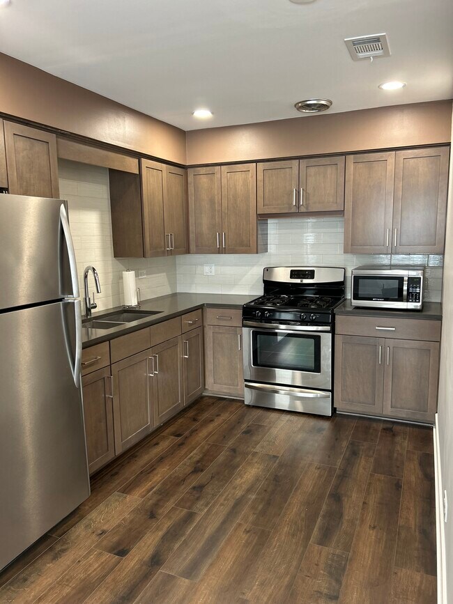 Kitchen - 6884 W Touhy Ave