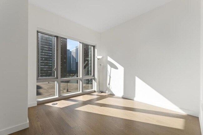 Foto del edificio - 75 Park Ln S