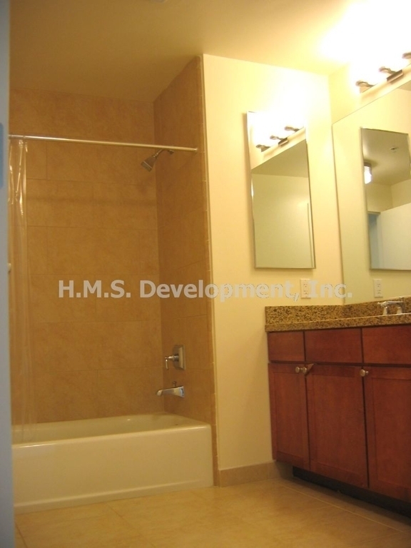 Foto del edificio - $3095 - 2 Bd/2 Ba Executive Condo in Beaut...