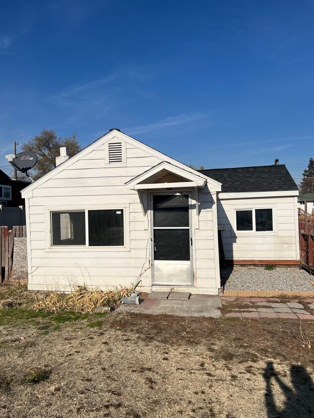 Foto principal - Newly remodeled 1 bed/1 bath home w/fenced...