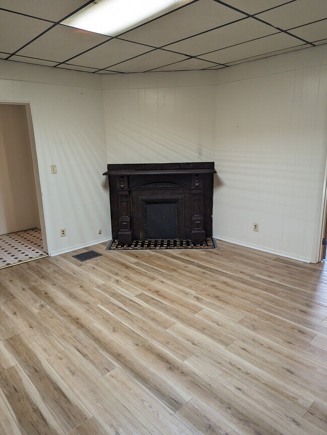 Building Photo - 630 E Brady St