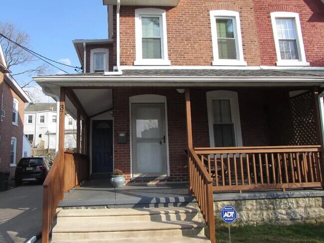 Foto del edificio - 39 Thomas Ave