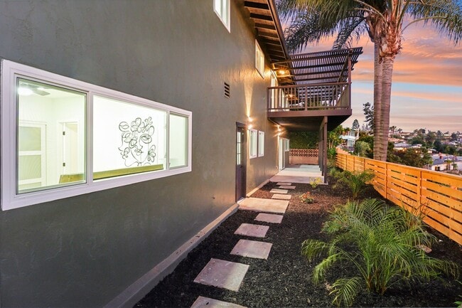 Building Photo - 4326 Avon Dr