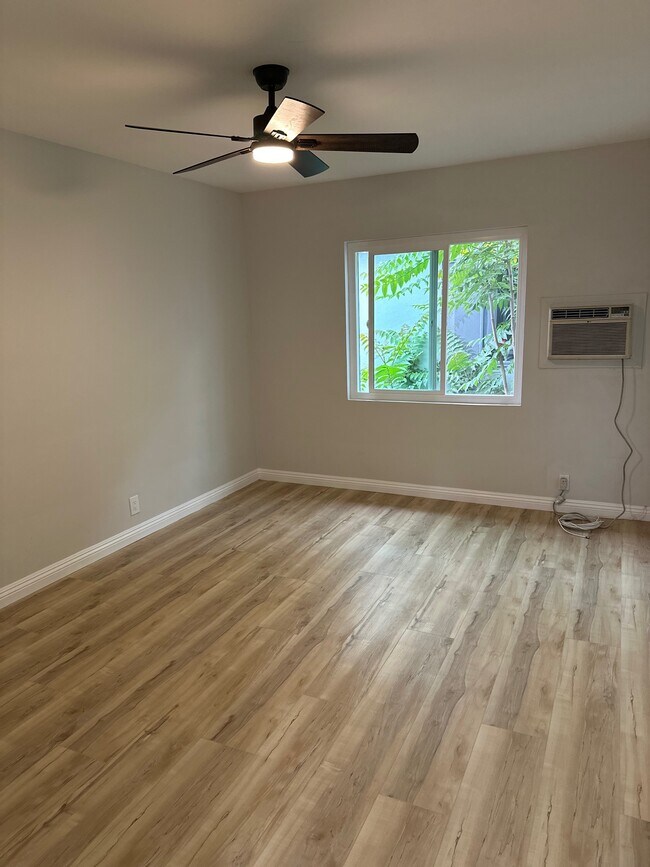Foto del edificio - 4531 Hazeltine Ave