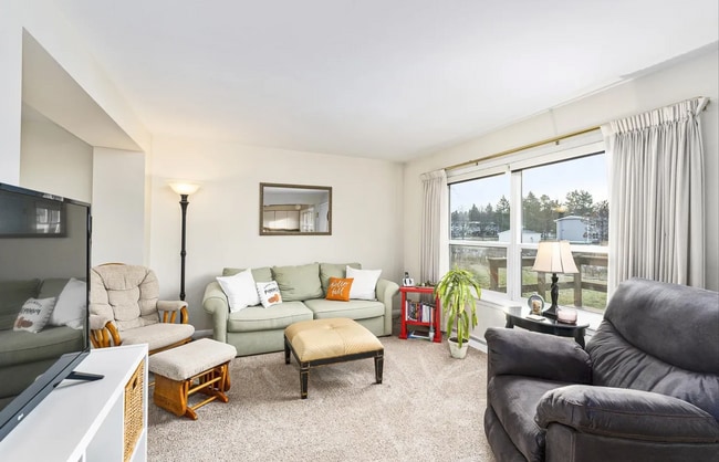 Building Photo - Three Bedroom Townhome n Aspenwood!