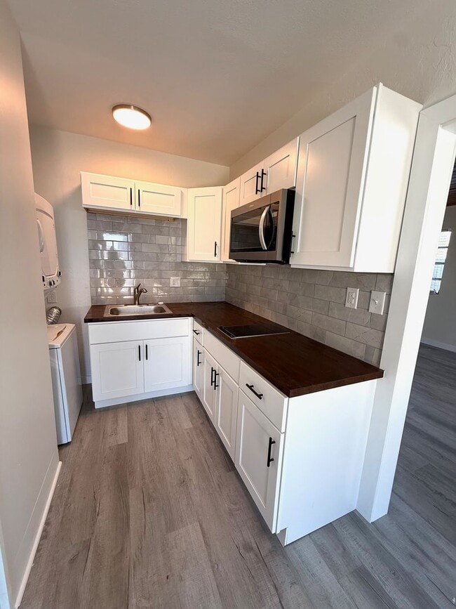 Building Photo - 3181 Hatton St