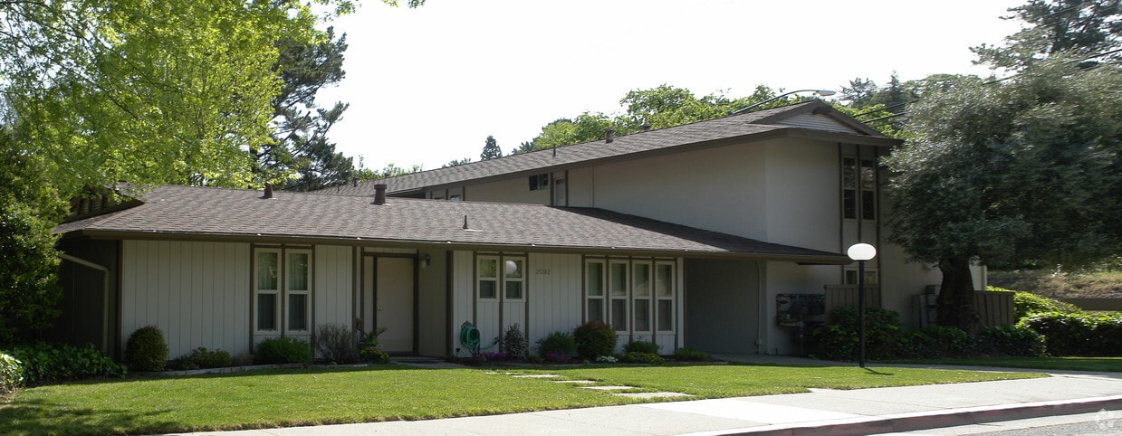 Building Photo - 2092 Camel Ln