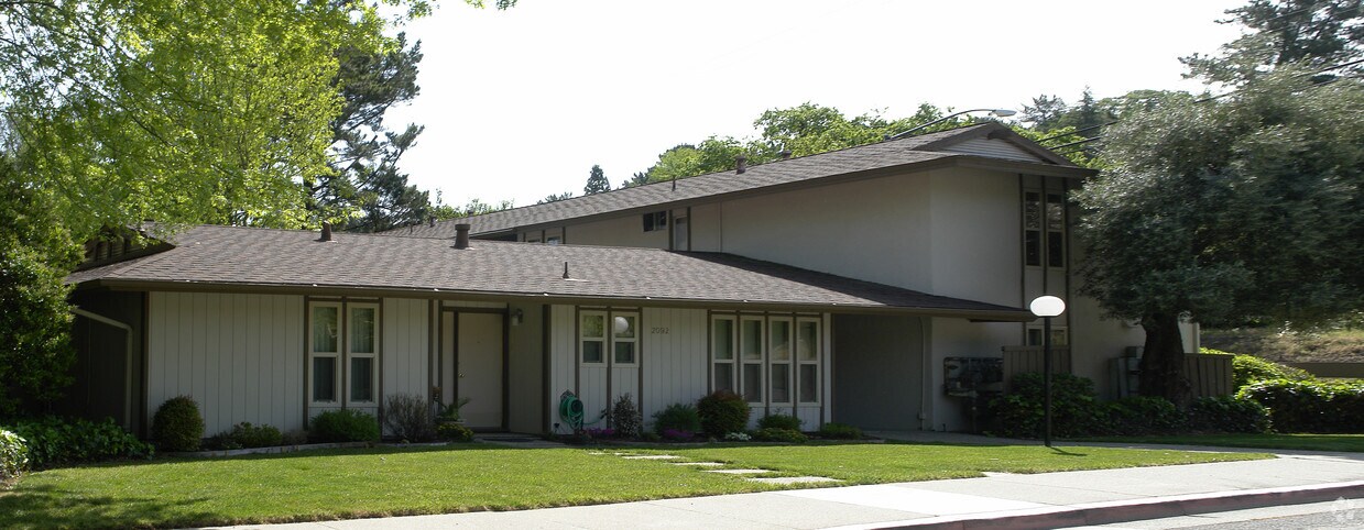 Foto del edificio - 2092 Camel Ln