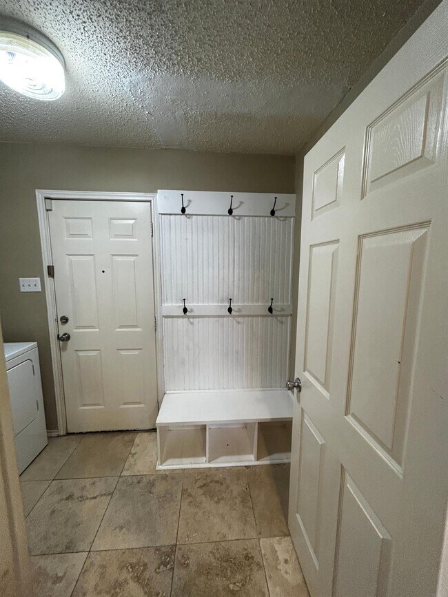 Foto del edificio - 5702 96th St