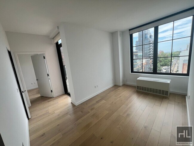Foto del edificio - Northern Blvd | Flushing | 2BR/1BA w/Private Terrace, W/D & NO Broker's Fees!