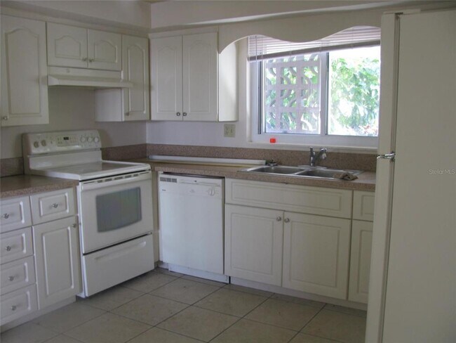Foto del edificio - 3041 Tyrone Ln
