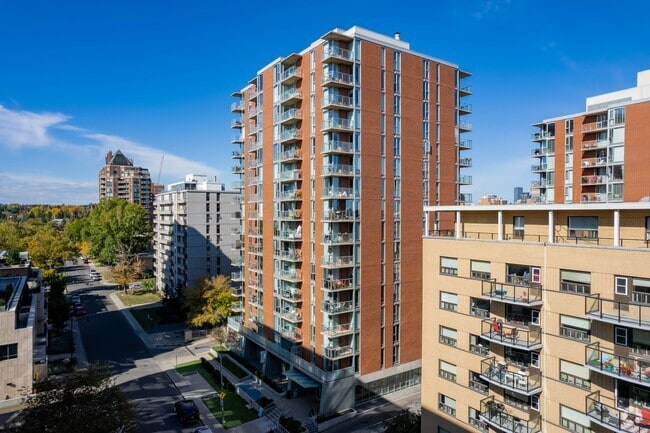 Building Photo - Rouleau