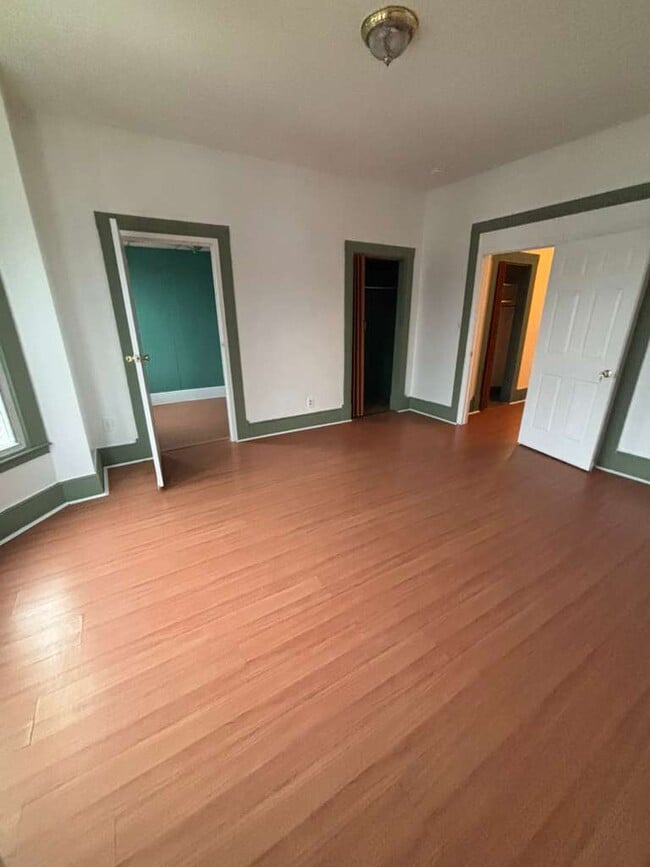 Building Photo - 210 Lexington St