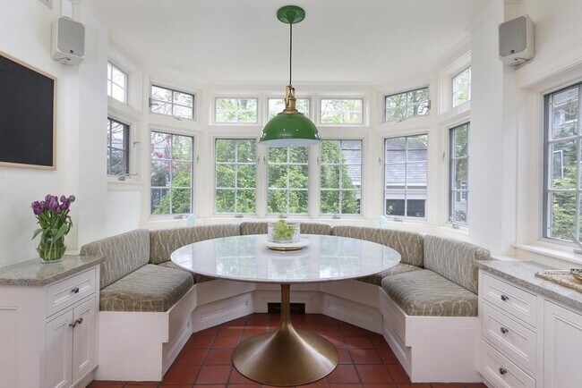 Foto del edificio - 1010 Centre St