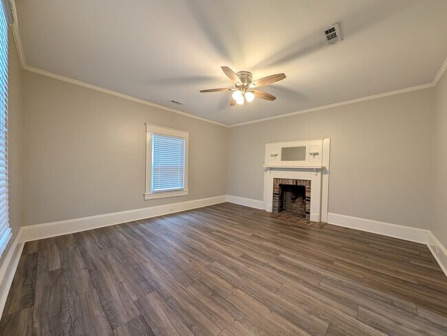 Foto del edificio - 1716 Thompson Ave