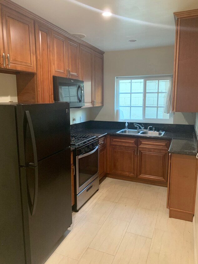 72 Apartments under 2,000 for Rent in Hollywood Hills, CA Westside