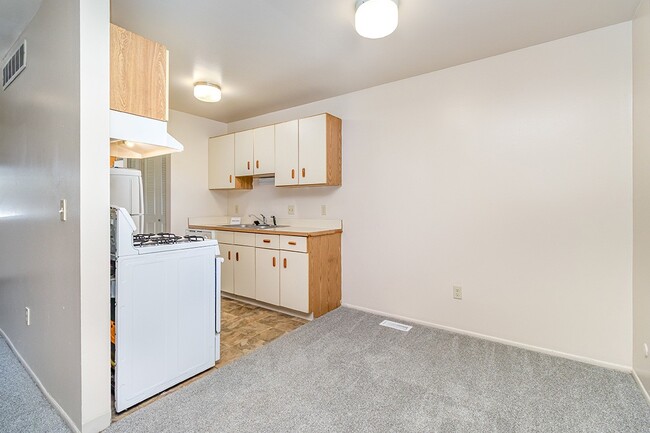 Building Photo - Mount Royal Townhomes