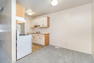 Building Photo - Mount Royal Townhomes