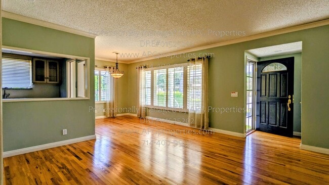Photo - 1022 N Baker St House