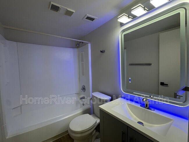 Foto del edificio - 5810 Cove Landing Rd