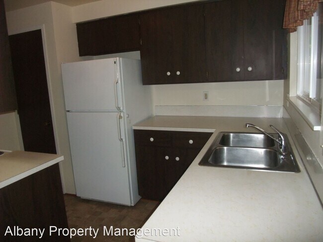 Foto del edificio - 3 br, 1 bath House - 1865 SE Bethel St