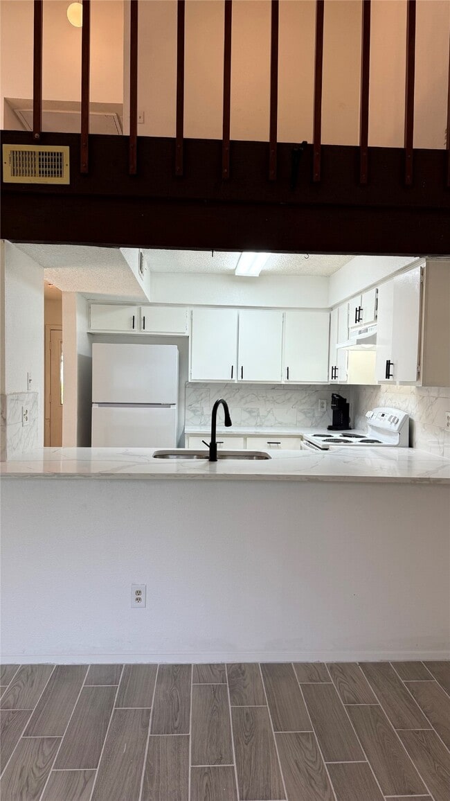 Building Photo - 12922 Wirevine Ln