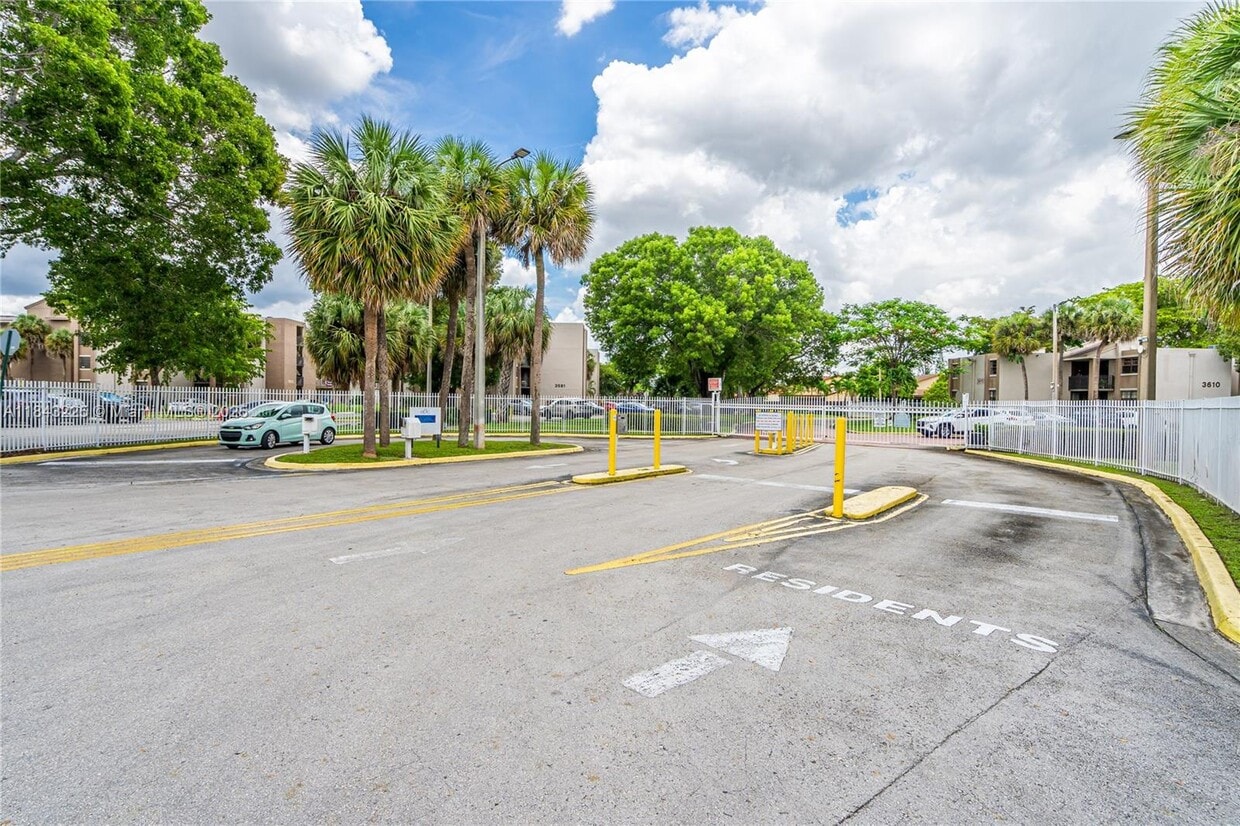 Primary Photo - 3561 SW 117th Ave