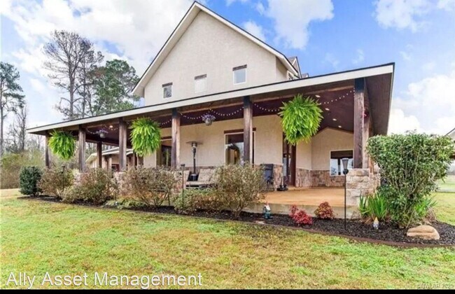 Building Photo - 4 br, 3.5 bath House - 1076 Country Club