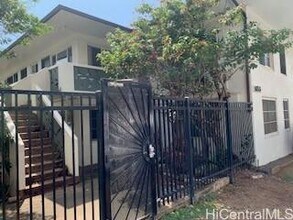 Building Photo - 1655 Kewalo St