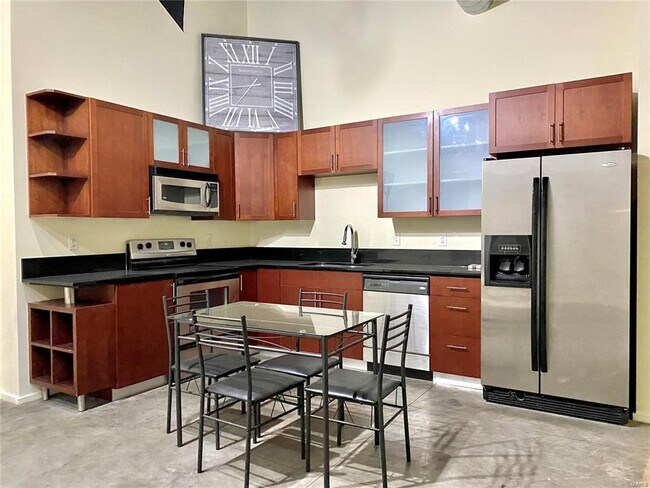 Solid Wood Cabinetry - Granite Countertops & Stainless Steel Appliances - 1136 Washington Ave