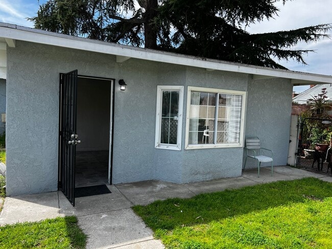 Foto del edificio - Remodeled 1 Bed 1 Bath House for Rent in W...
