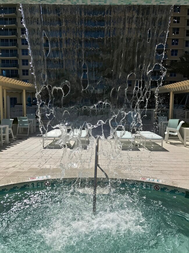 Hot tub - 2501 S Ocean Dr