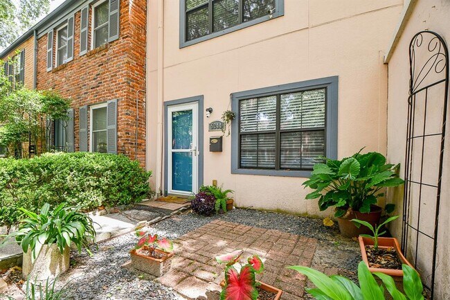 Foto del edificio - 5244 Arboles Dr
